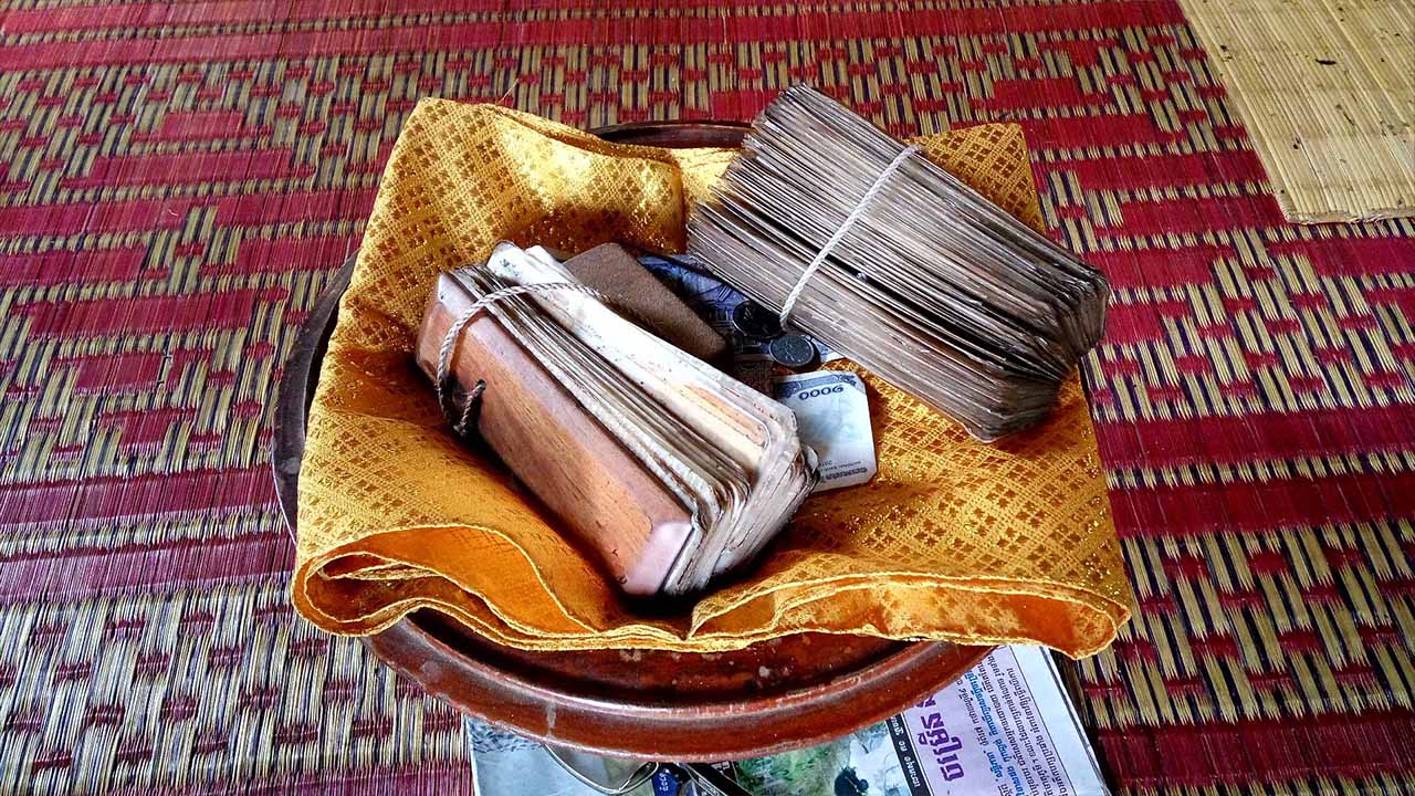 Traditional Chakompi reading at Wat Phnom